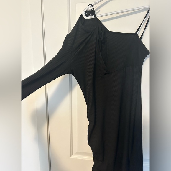 H&M DIVIDED off the shoulder black dress - Picture 3 of 5